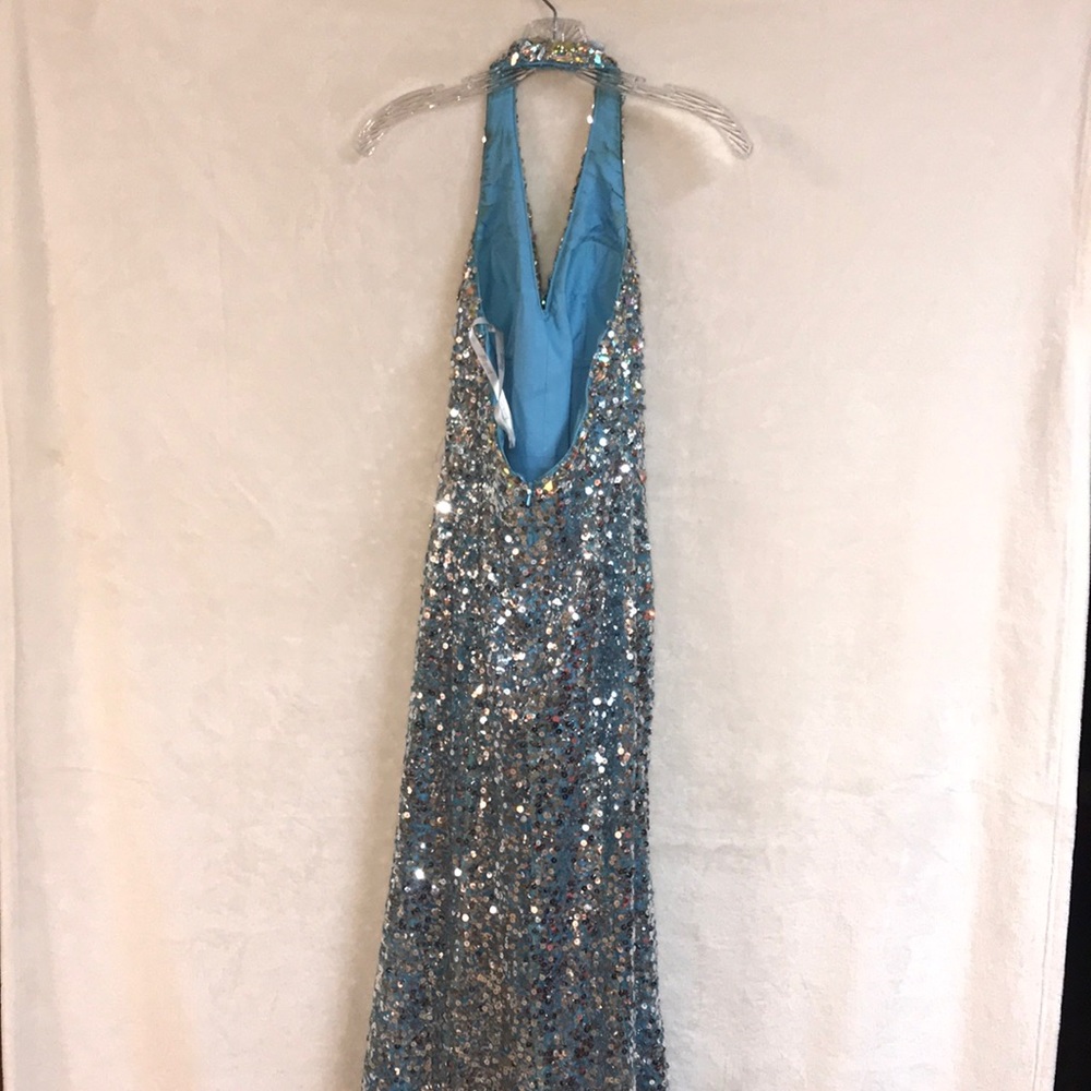 Prom dress. - Picture 2 of 3